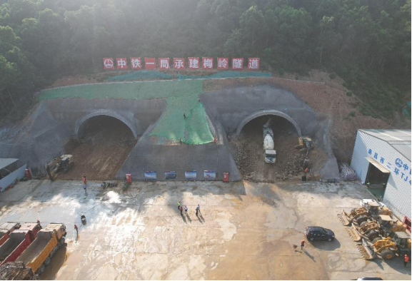 西二环高速项目梅岭隧道工程提前掘进_w66国际app