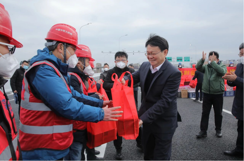市长万广明走访慰问重大重点项目建设者_w66国际app