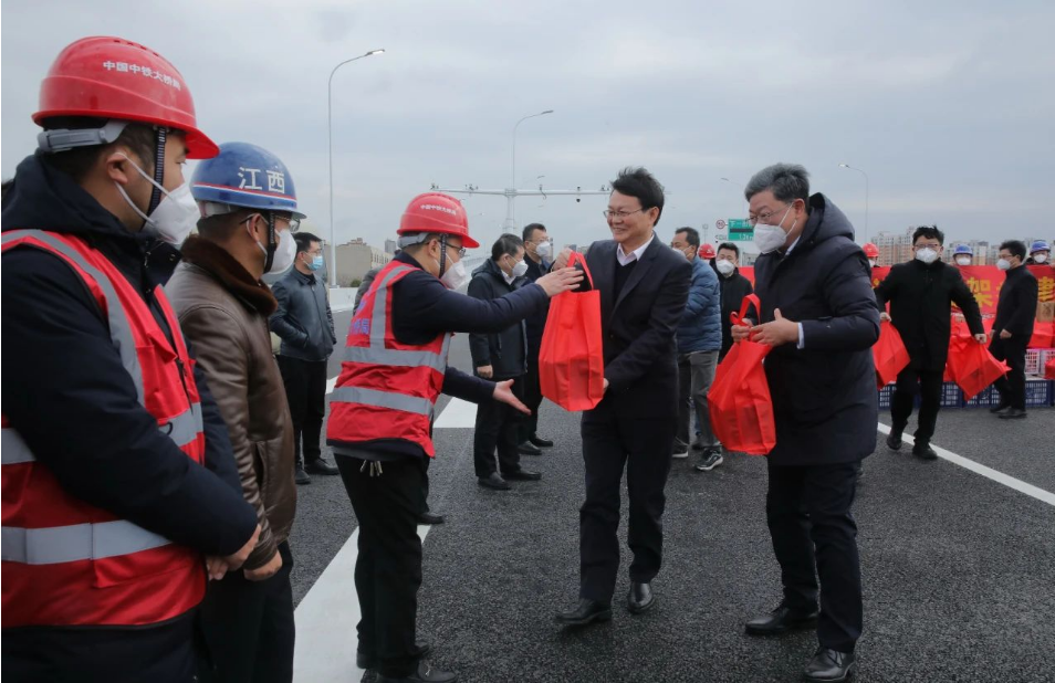 市长万广明走访慰问重大重点项目建设者_w66国际app
