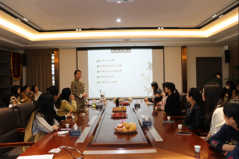 传茶艺经典 绽优美青春 ——w66国际app地产公司组织开展三八妇女节主题活动_w66国际app